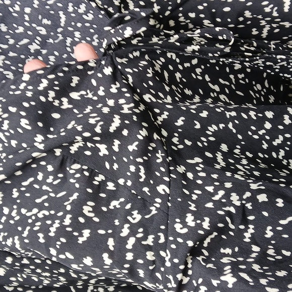 SHEIN Black and White Ruffled Tie Front Blouse Sz M NWOT - Picture 3 of 12